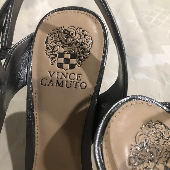 BRAND NEW: VINCE CAMUTO HOLIDAY SILVER NEW HEELS - Picture 5 of 8